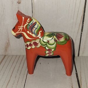 Small Nils Olson horse